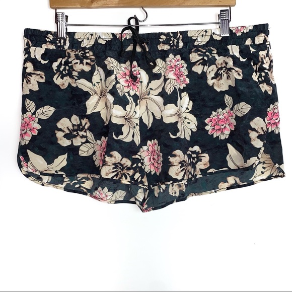 Elizabeth and James Pants - Elizabeth & James Silk Floral Drawstring Shorts